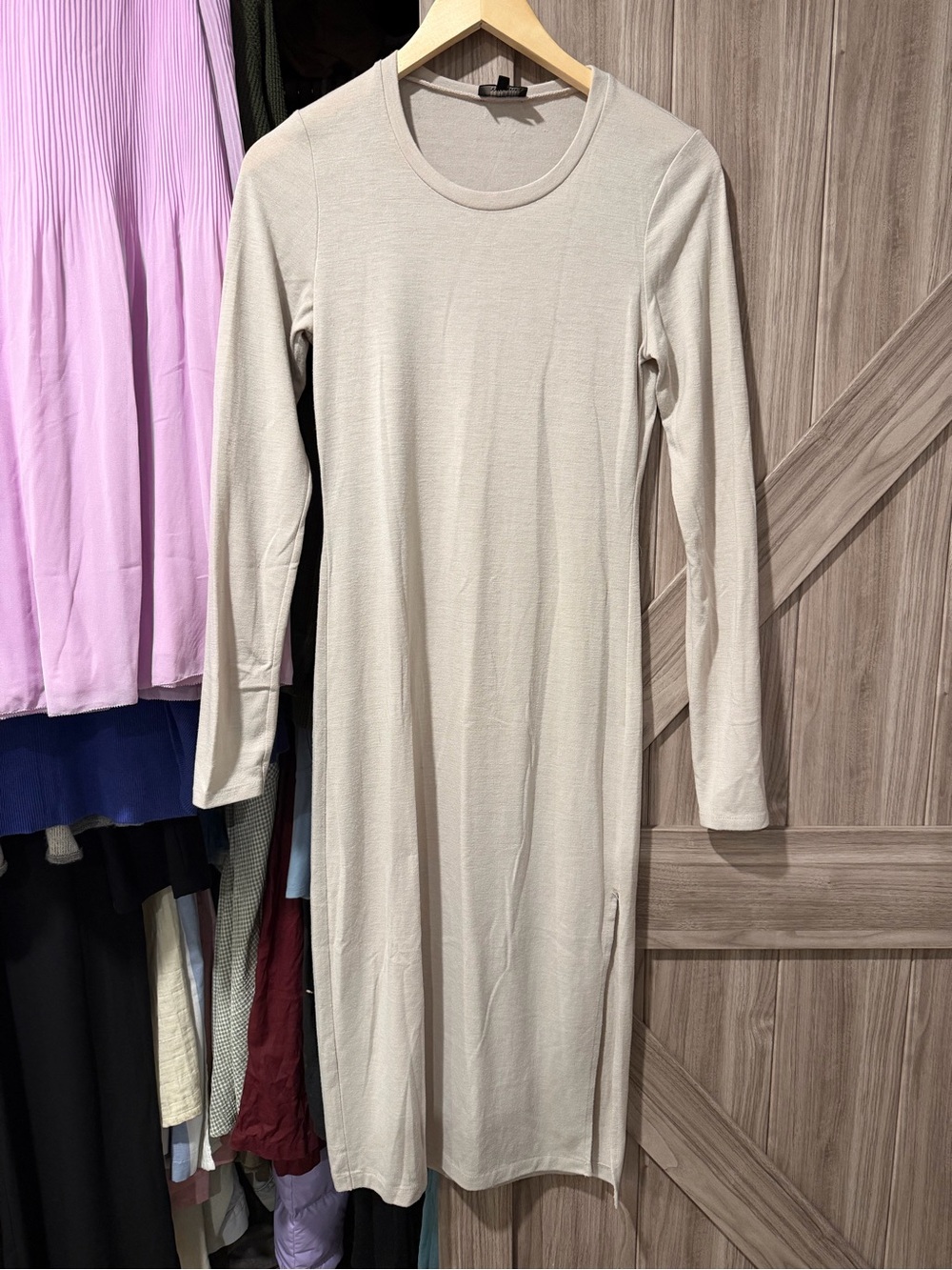 Wilfred free Light Beige Long-Sleeve Midi Crewneck Dress
